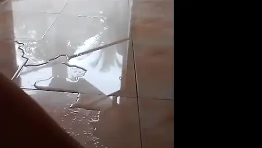 Отчаявание, писсинг с сильной струей