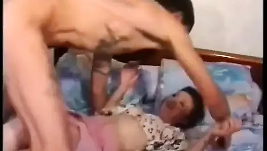 Ein reifes mädchen wird von ihrem privaten lehrer gefickt