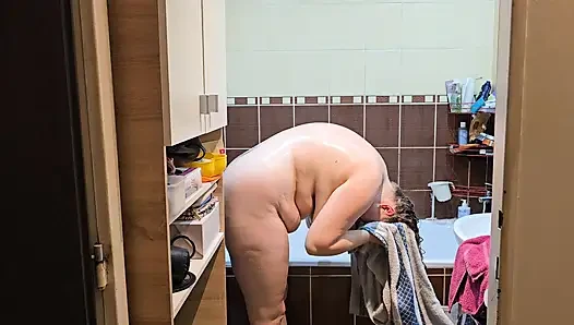 Istri sange ini dientot habis-habisan sampai dicrot sperma hangat di kamar mandi!