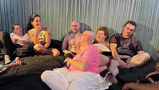 Живое порно Improv: суд по разводу из-за щенка - Cliff Media Productions