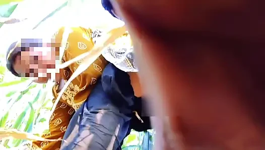 Pawg culo bionda cougar viene scopata nel parco