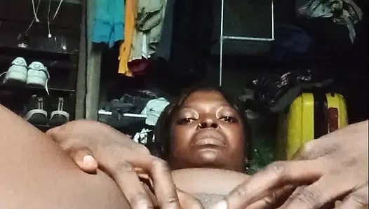 Alman anne edepsiz tina büyük yaraklı büyük zenci yarağı ve gırtlağına kadar alıyor