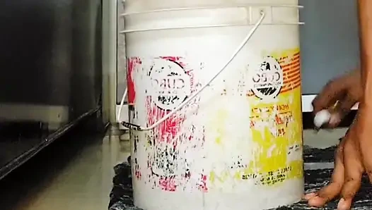 Sissy-sklavin zu hause dient ihrer herrin