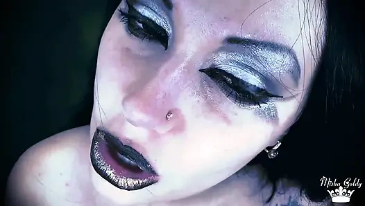 Grausame banshee wird dich essen und dich immer wieder auferstehen, nachdem du in ihren mund gespritzt bist