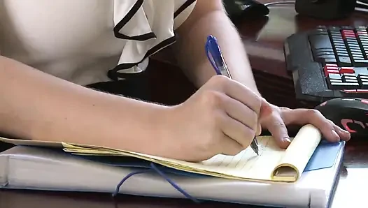 Teen mit dicken möpsen isst ihre freundin zu hause