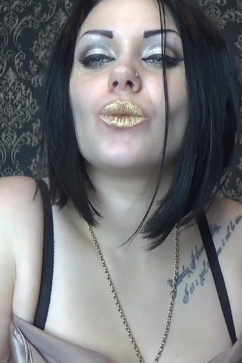 Golden goddess lips & jewelry fetish