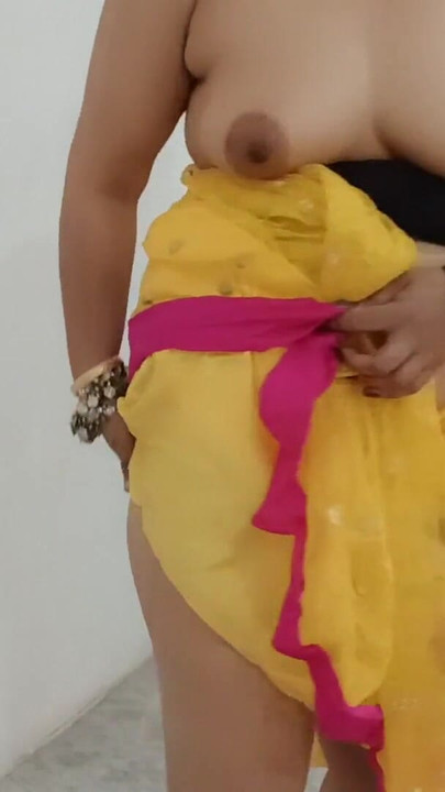 Kapde paad deya, punjabi nude stepmom, show her pussy and chuchi | Clip 1