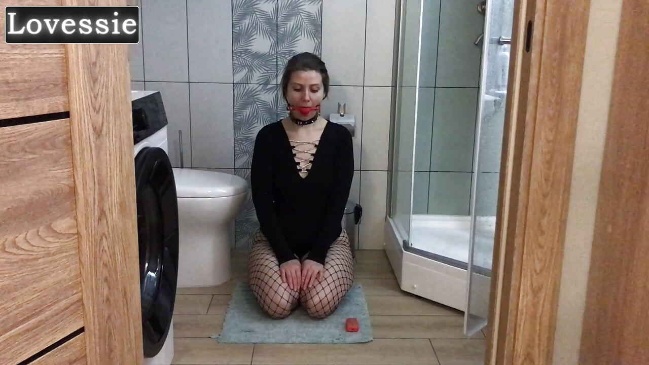 An obedient, hot MILF with a big butt serves her master and becomes a piece of human furniture - Lovessie
