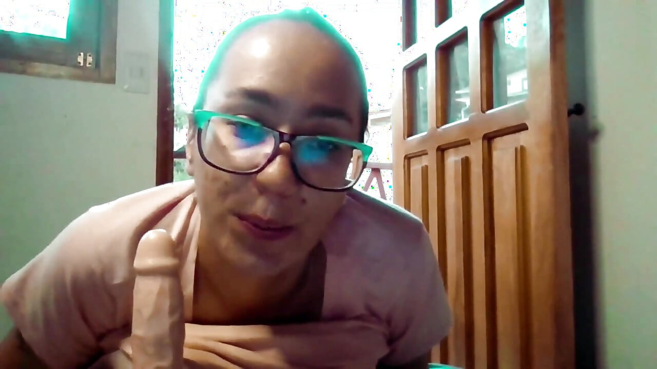 Hot Girl Was Bored and Plays with a Gift That Her Stepbrother Gave Her