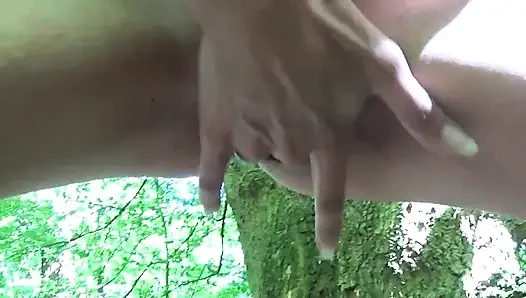 Was wird da an einem schönen heißen Sommertag Melodie Vergnügen und Cheffie in den Wald gehen?