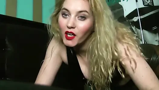 Дыхание под моей задницей