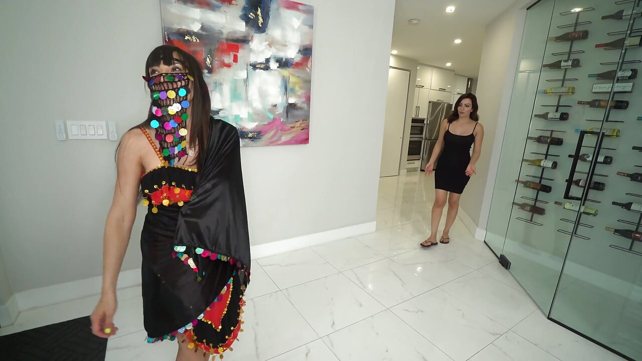 Sasha milf egipteană de acțiune lesbiană cu modelul irakian Alina Angel