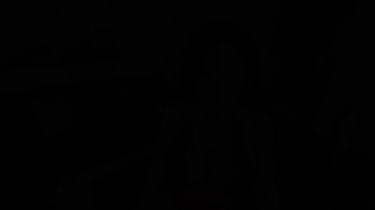 Sürtük orta yaşlı seksi kadın kamerada abi james'i sikiyor