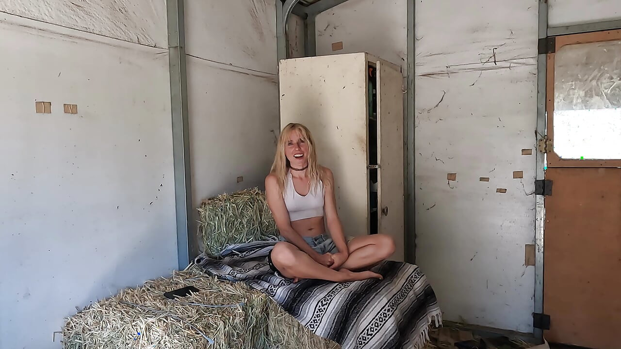 I Fucked the Barn Manager After He Caught Me Peeing