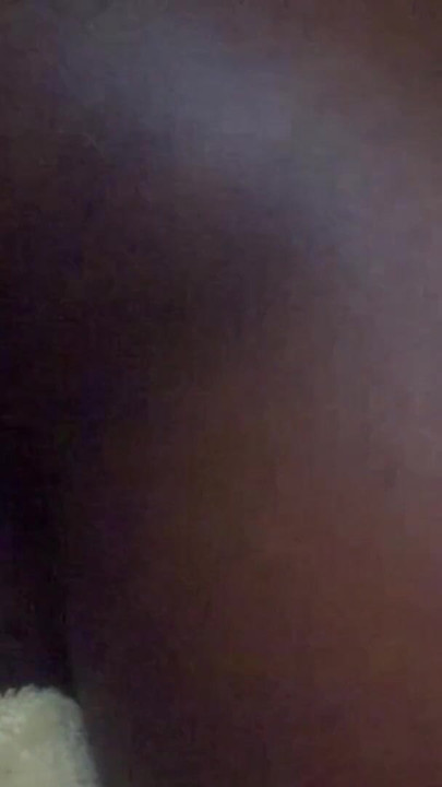 Gorąca drobna nastolatka bańka tyłek w zwolnionym tempie urzeka cię | Klip 1