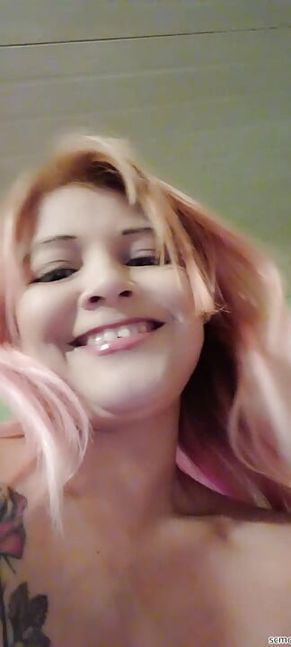 Blondine Cums