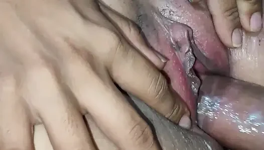 Saya masih perawan dan kami berhubungan seks untuk pertama kalinya dari video Tamil Indian x.