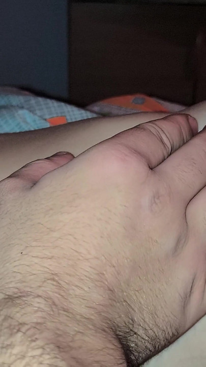 Eu ajudo minha meia-irmã! Apertada buceta masturbação e massagem nos peitos | Clipe 1