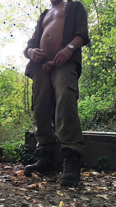 Solo hike Having a piss
