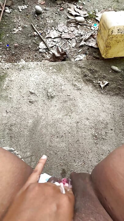 Radnici sa farme vole da me gledaju kako masturbiram