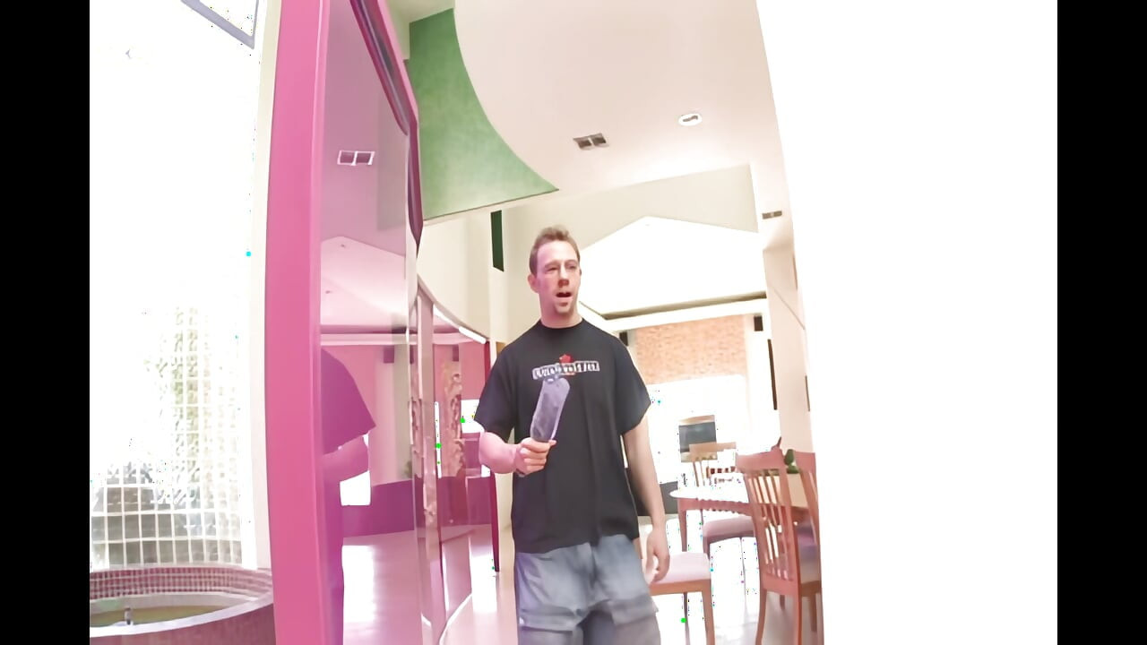 Seorang berambut cokelat cantik ditantang