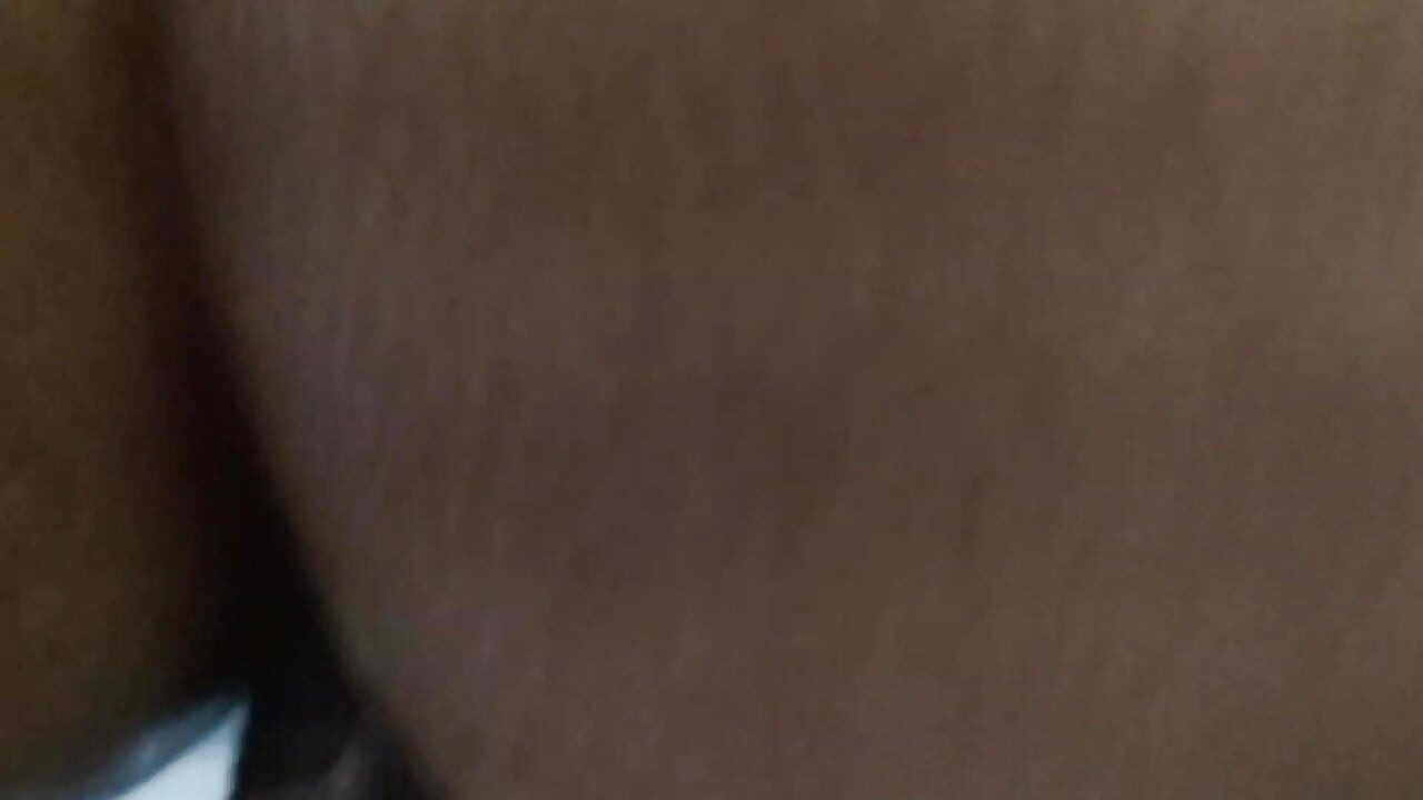 Faire l’amour avec une jeune fille chaude, jusqu’à ce que je jouisse dans son cul.