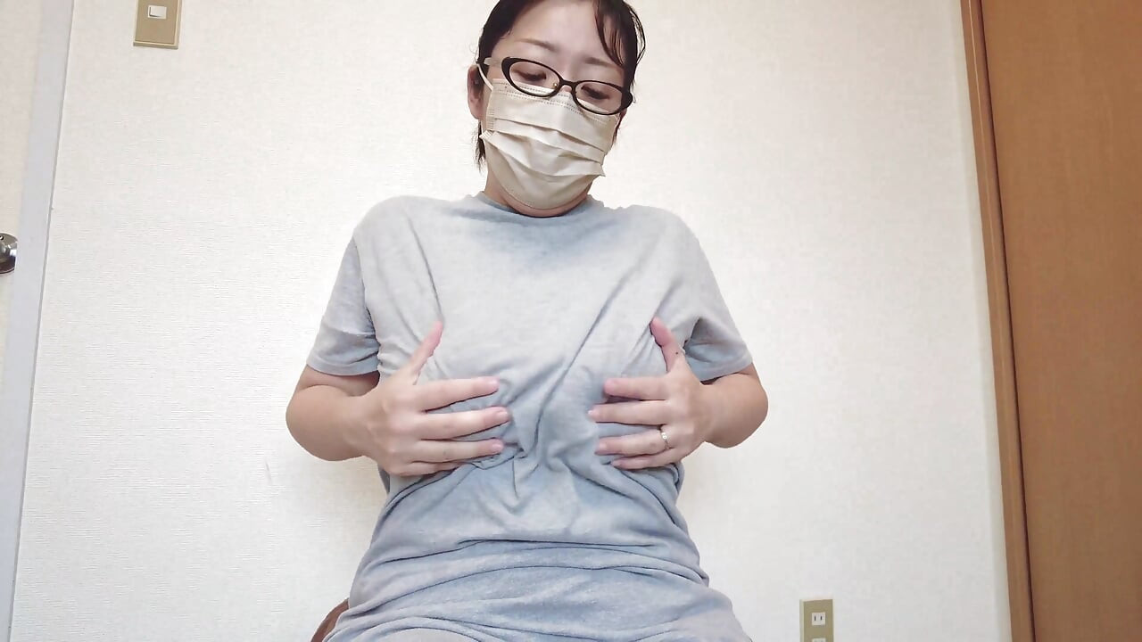 기혼 여성이 음란하게 자위하는 모습