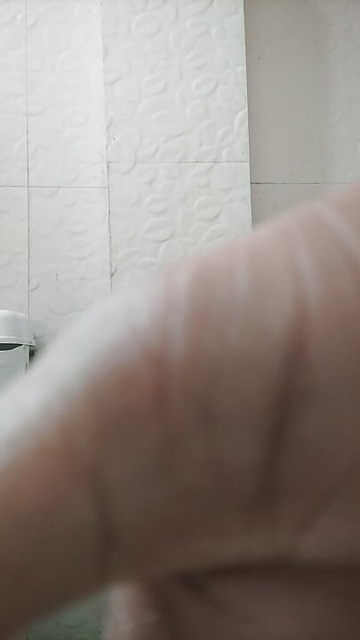 Lubrificando minha bunda