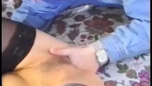 Cewek sange nyepong kontol sampai tenggorokan sebelum dientot