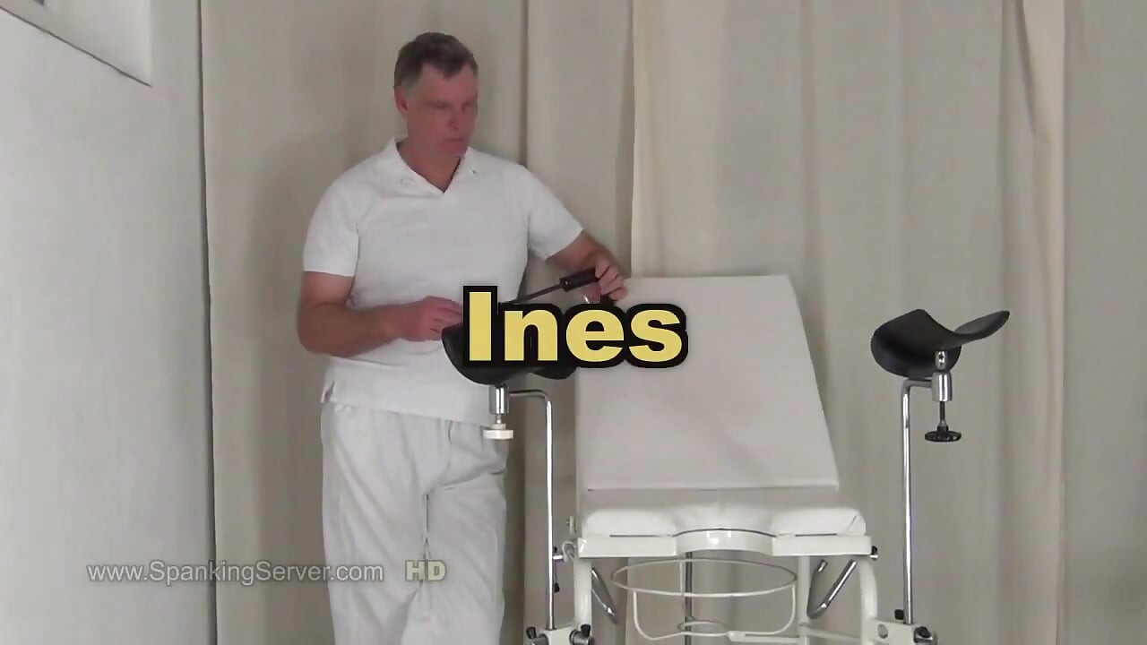 אינס מקבלת מכות בכוס