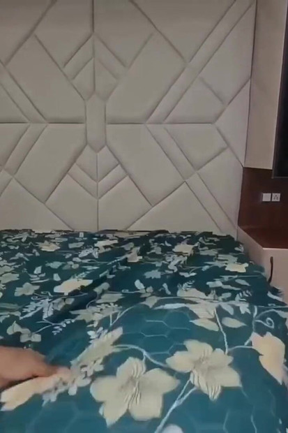 Une jeune demi-sœur baise avec son demi-frère