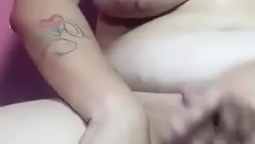 Aku lagi asik masturbasi sampai muncrat