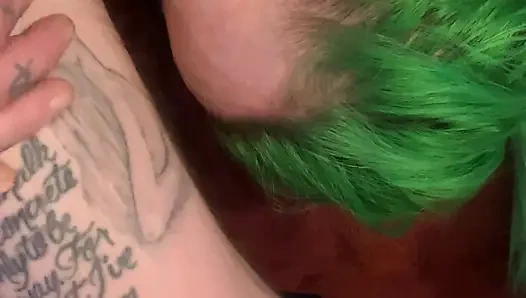 Симпатичную девушку Amber Green трахают в рот
