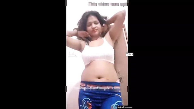 Today Exclusive- Sexy Sarika Showing her Boob...