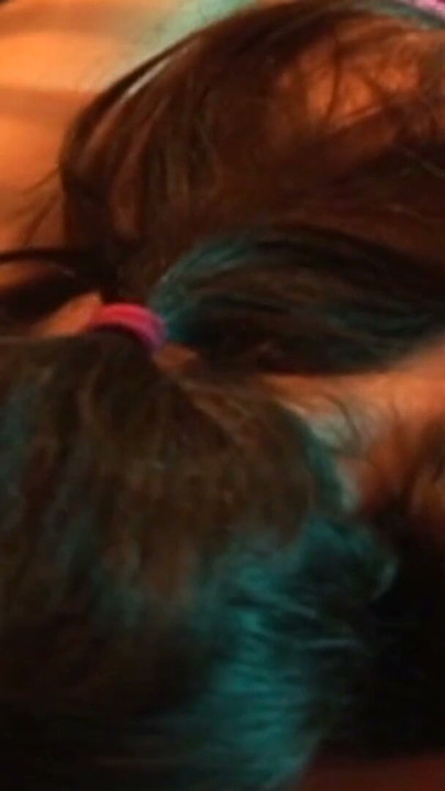 Lesbian fisting dalam-dalam di memek | Clip 2