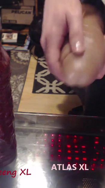 Snažan trenutak iz "Mr. Hankey's Unboxing Video - ATLAS XL & The Theeng XL"
