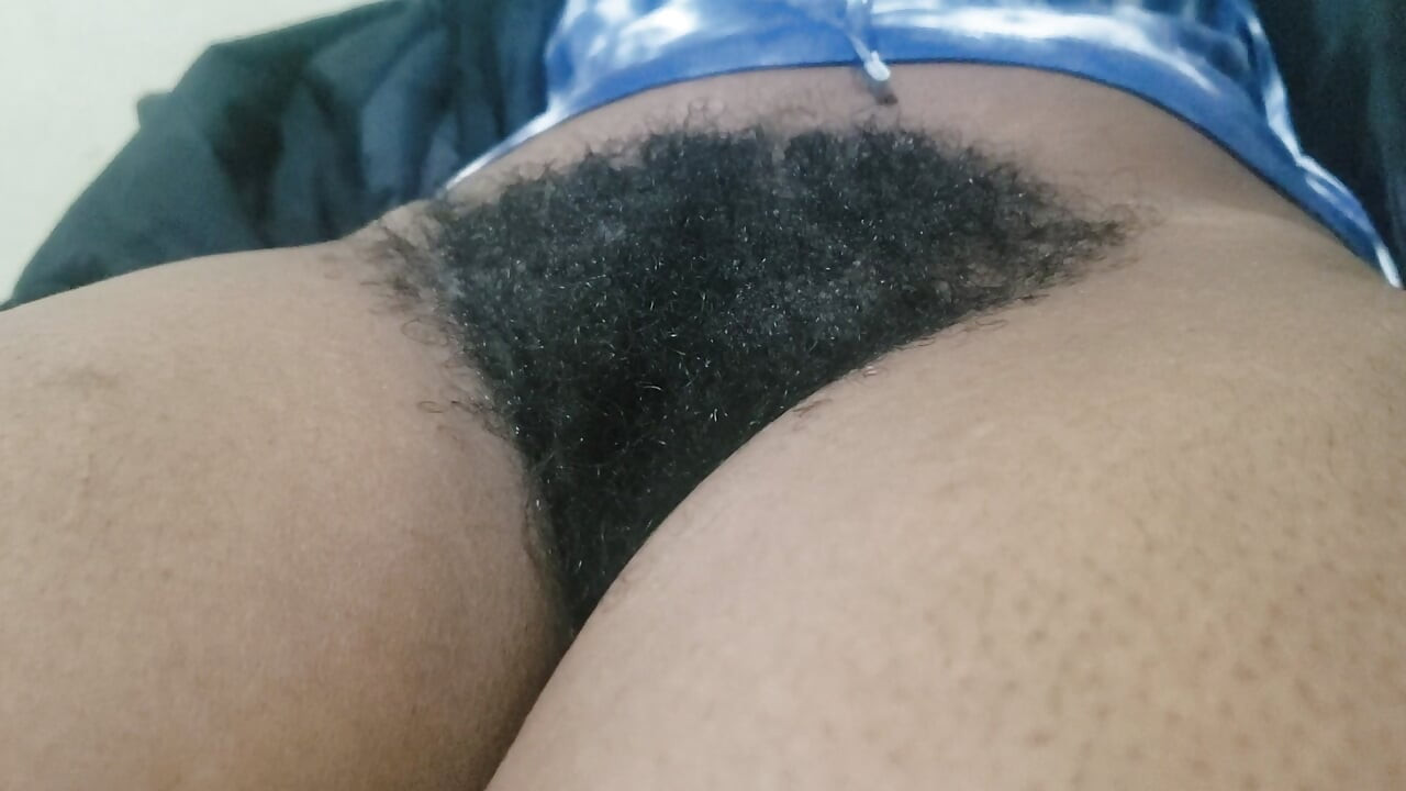 Curvilínea latina gata em um encontro nu apaixonado e desejo adulto fumegante