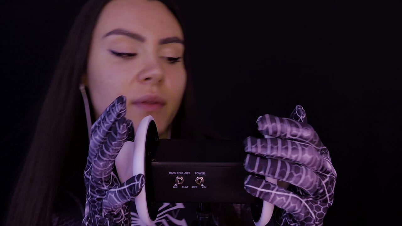 ASMR lízání ucha lízání spider girl cosplay
