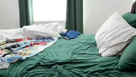 Cewek hot rambut pirang ini dientot sama pacarnya sama besar pria kulit hitam