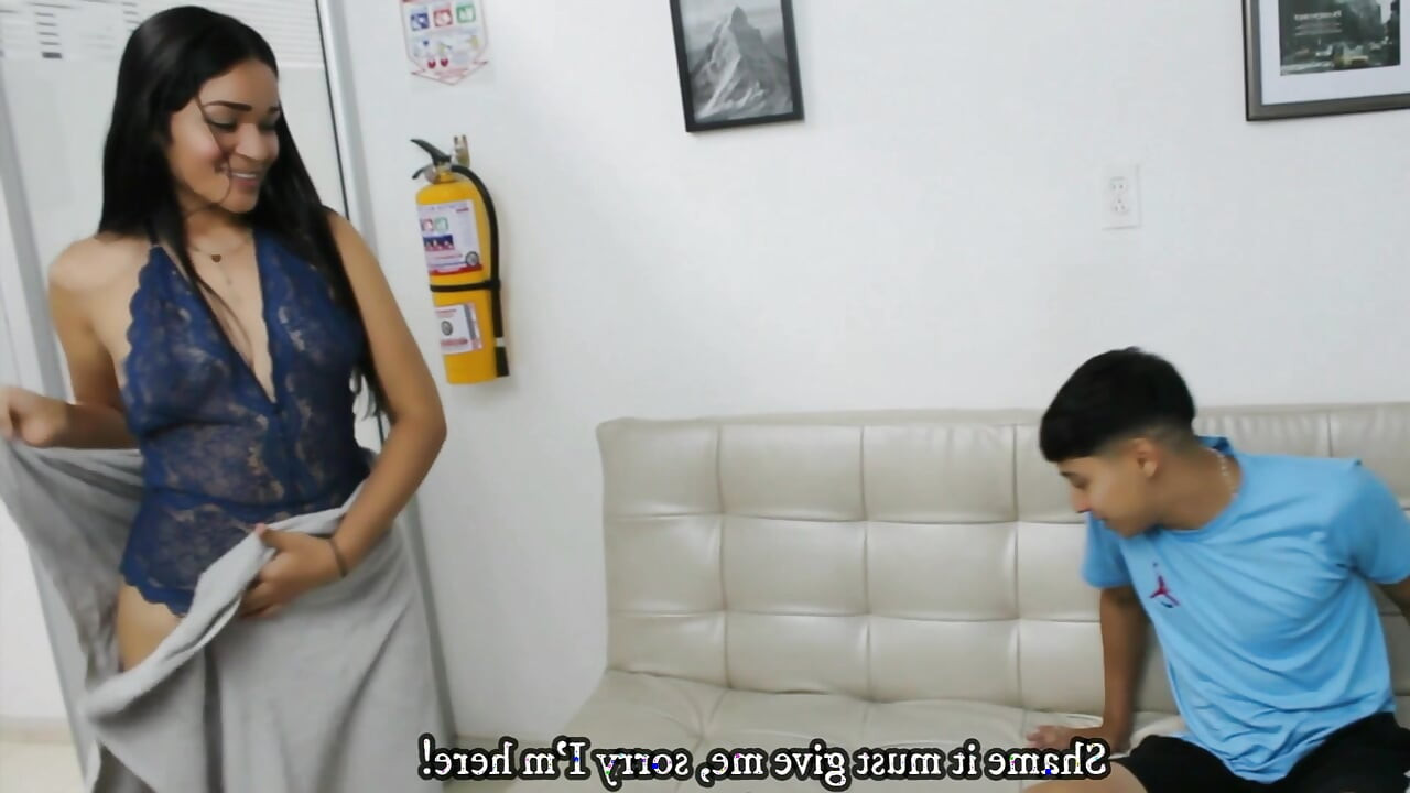 Moja djevojka me grabi za kurac i vuče mi mlijeko - Porno na španjolskom