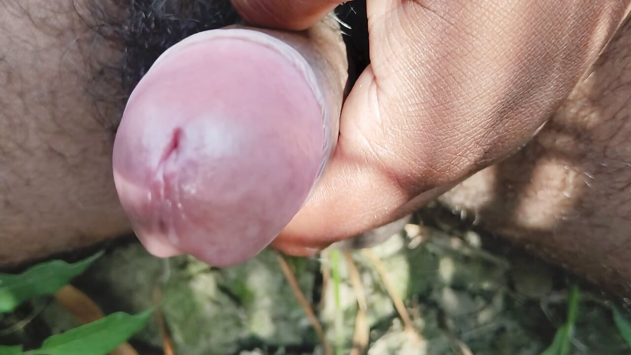 Today I went to the field and shook my cock and the water came 💦 out.
