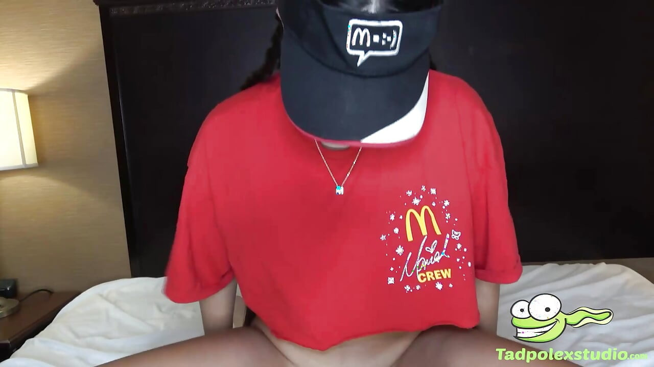 Azgın adam bakış açısıyla seksi porno yıldızı Madison Wilde tarafından emiliyor ve biniliyor