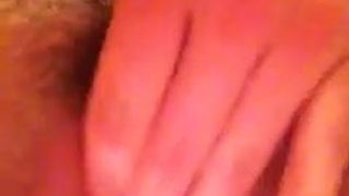 Джеймі червоні нігті