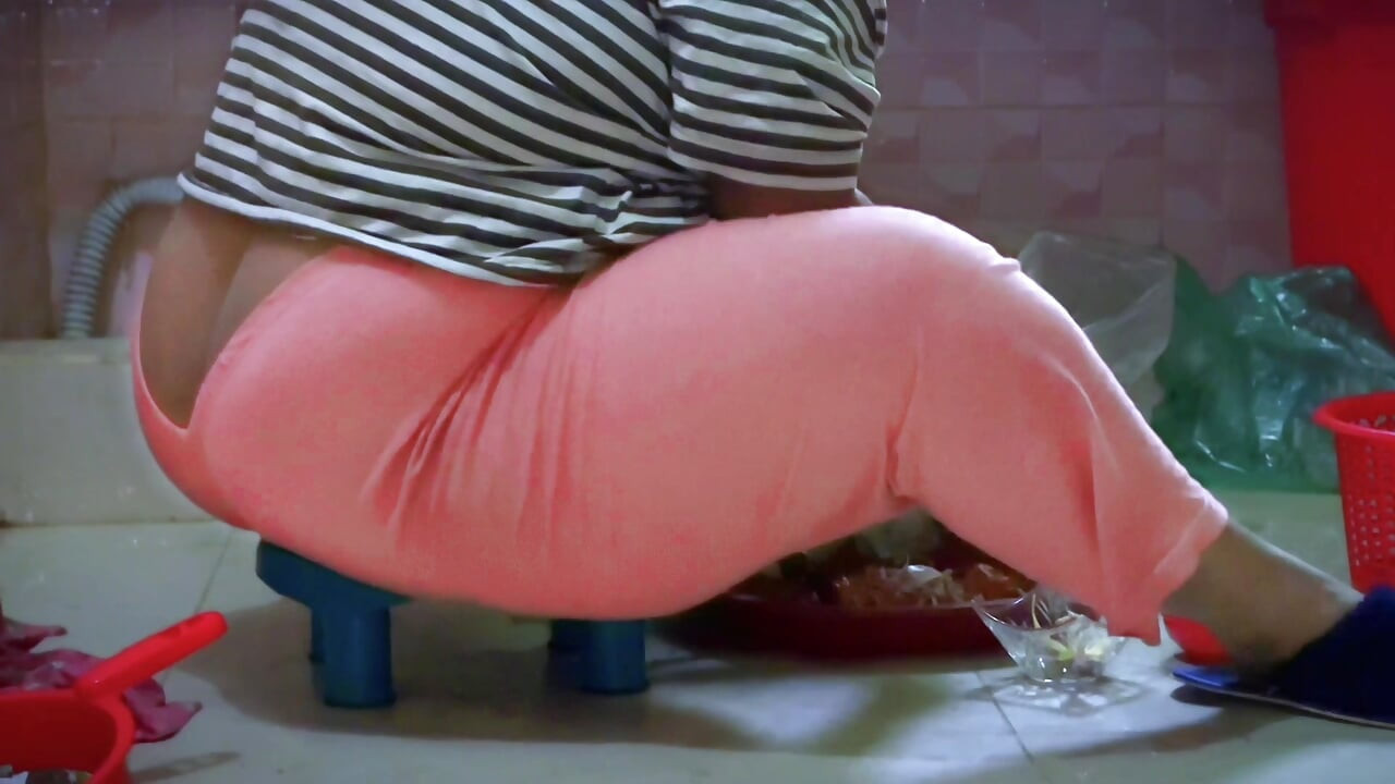 A sexy Egyptian stepmother with a big ass seduces her into having sex in the kitchen while she prepares lunch, and suddenly I her.