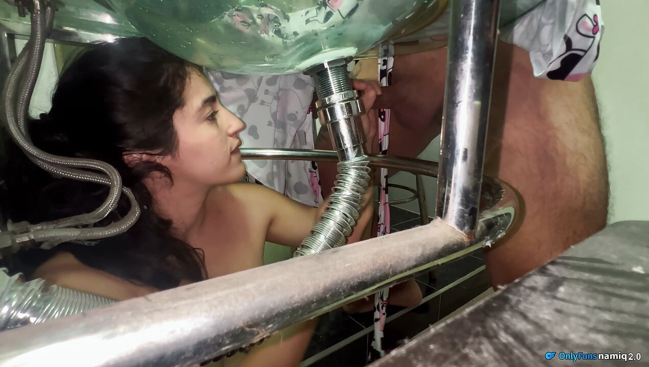 I TOUCH MYSELF A LITTLE IN THE BATHROOM AND I DISCOVER A HARD AND THICK COCK WAITING TO GIVE ME CUM