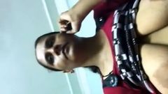 Hangende dame speelt met lul (hindi -audio)