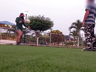 joven mujer follada despues de hacer aerobicos en el parque, parte 1