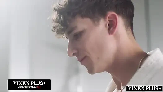 Vixenplus - melanie si cewek sange kepergok ngentot di depan umum