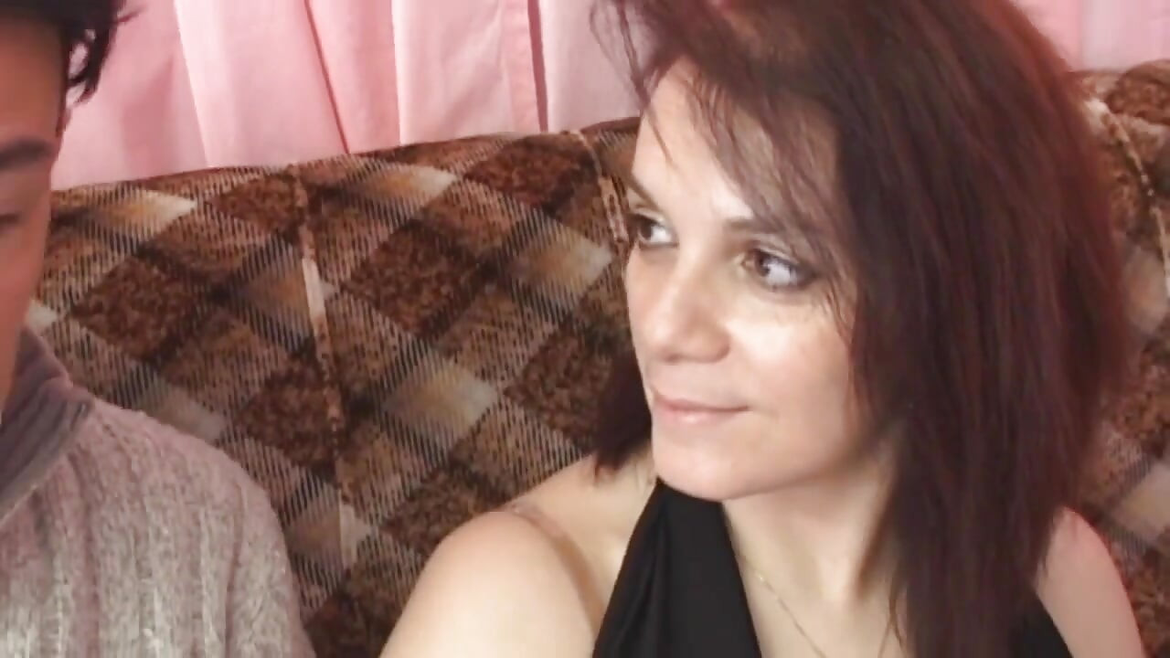 Hot cougar anal pleasure