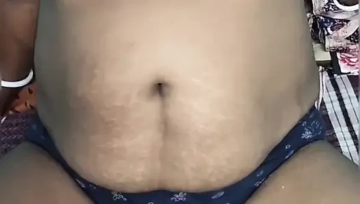 Yeni evli tatminsiz yenge ıslak amcığı parmaklıyor orgazm mastürbasyonu